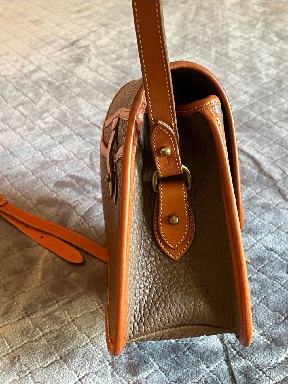 Dooney & Bourke Vintage AWL Pebbled Leather Crossbody Saddle Bag Brown Tan Trim - Picture 7 of 9